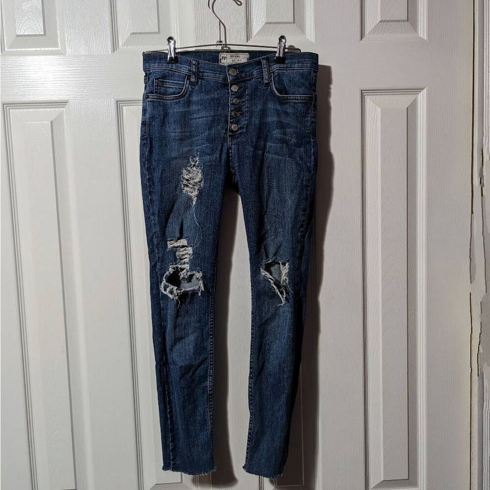 Free People High Wasted Distressed Skinny Jeans. Size 27